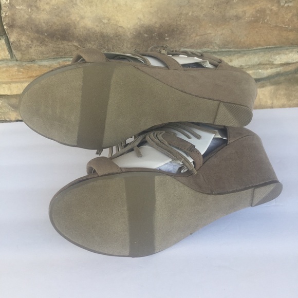 [Material Girl] taupe fringe wedge heel shoe new 9 - Picture 6 of 6